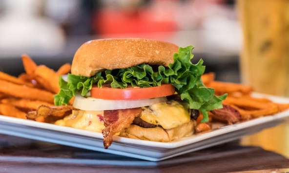 Carolina_burger_Henrys