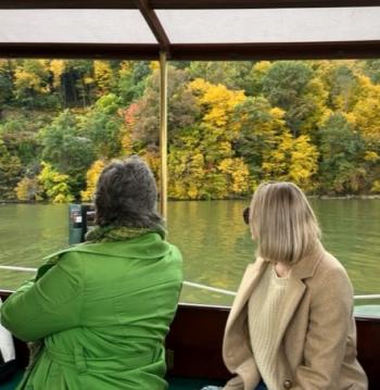 fall foliage on the chief uncas boat tour