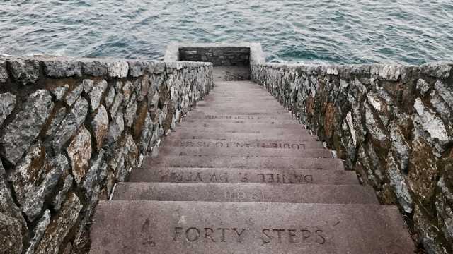 Newport Ri Cliff Walk Find Scenic Walking Tours Along The Coast