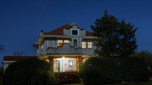 Bed-Breakfast-House-Hotel