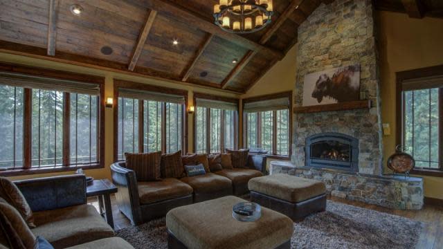 Vacation-Homes-Living-Room-Lobby