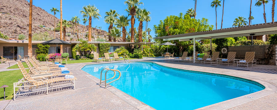 Desert Hills Hotel pool