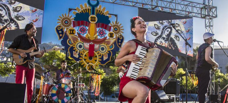 A band performs during Globalquerque.