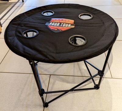 Pour Tour folding table
