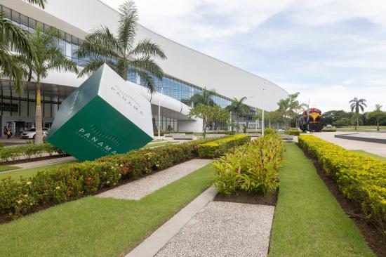 The Panama Convention Center is the largest and most advanced convention center in the region. With a capacity of 23,000 guests, modern facilities, and exclusive promotions, create unforgettable events.