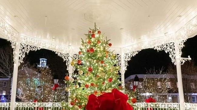 Ligonier's Iconic Diamond Bandstand Aglow for the Holidays