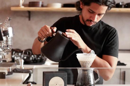 Man filtering high-altitude coffee on Longplay