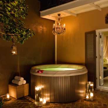 Studio Suite Private Courtyard with Jacuzzi