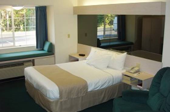 microtel room.jpg