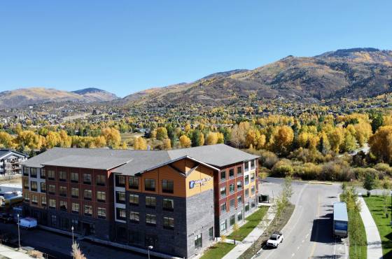 Holiday Inn Express & Suites Photo