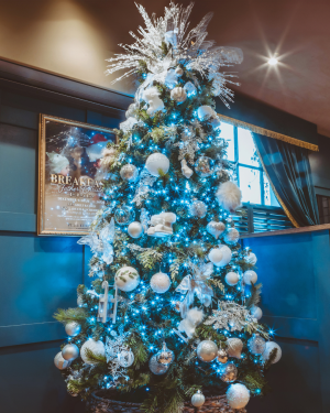 Coach House Christmas Tree