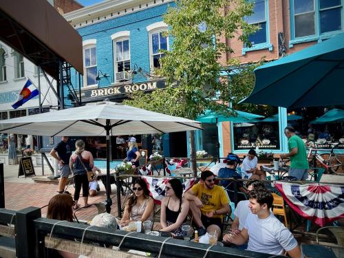 Crowd sitting on patio outside of Windy Saddle Cafe