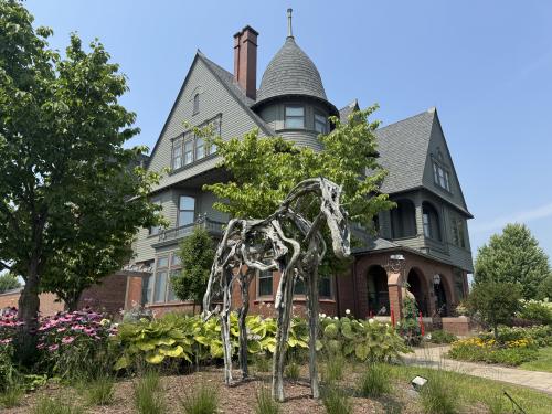 Rahr-West Art Museum with Makili