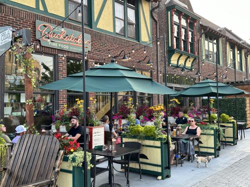 outdoor seating for summer eating