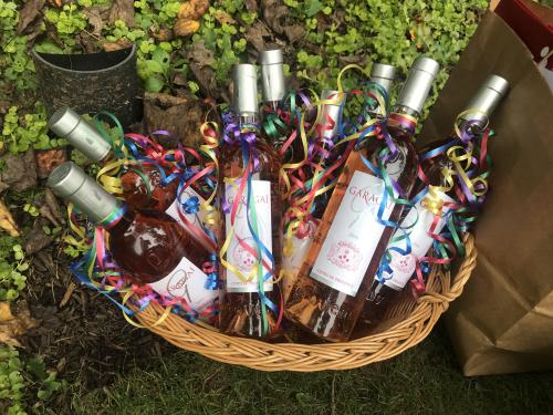 A basket of wine from Eno Terra