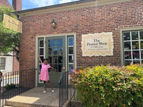 Influencer - Yatzuri Thomas - The Peanut Shop