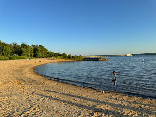 Influencer - Yatzuri Thomas - Jamestown Beach