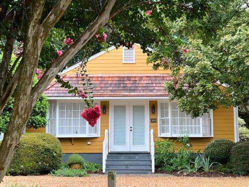 YORKTOWN COTTAGES