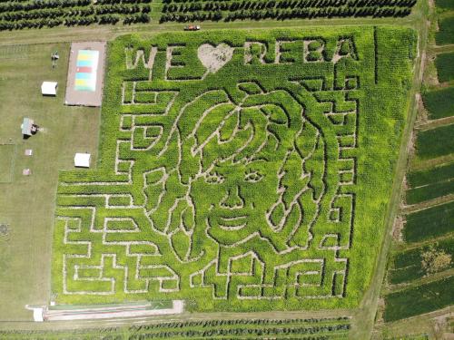 Reba McEntire corn maze