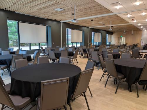 Woodbury Central Park meeting room with tables and chairs set up.