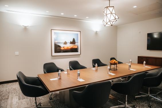 Discovery Boardroom - The Ameswell Hotel
