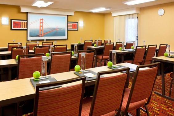 Courtyard by Marriott San Francisco Airport (2)