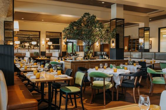 Izzy's on the Peninsula Dining Room