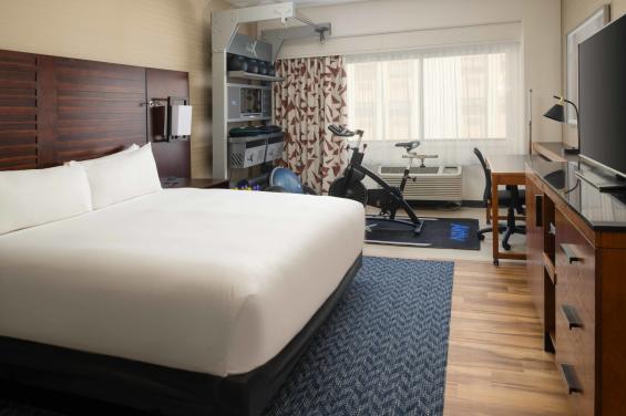 5' To Fitness Guestroom