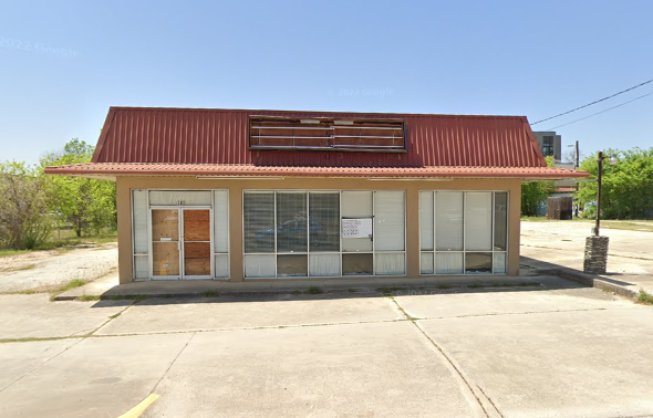 Vacant Comet Cleaners building in Downtown San Marcos