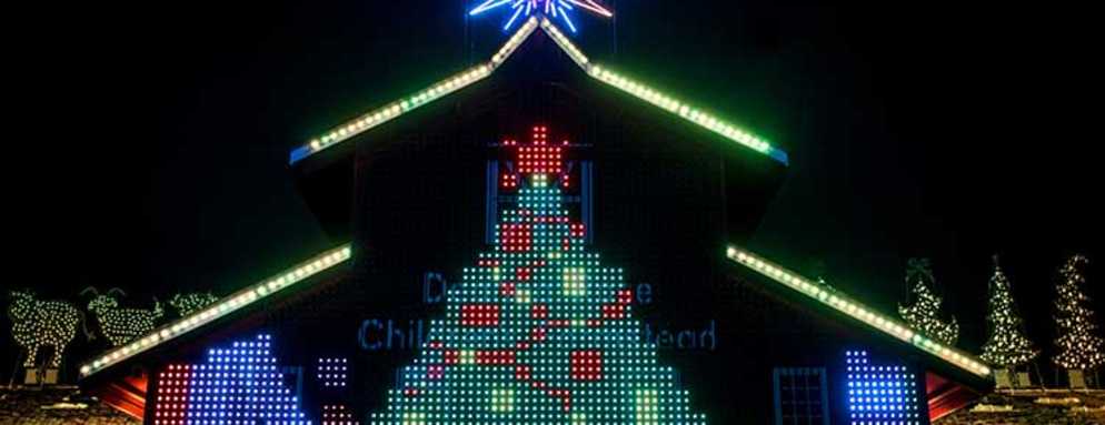 Deanna-Rose-Overland-Park-Christmas-Display