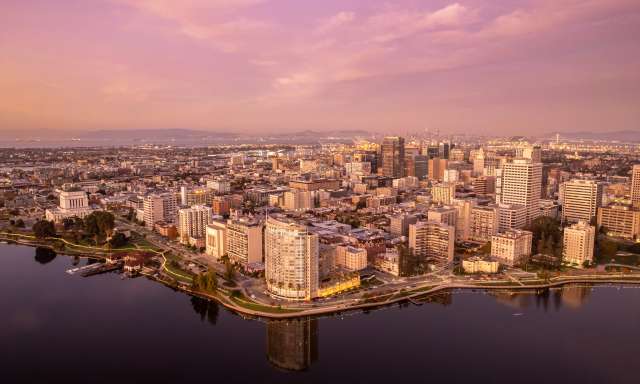 Shot of Oakland during the sunset by Aerderick-daily on unsplash