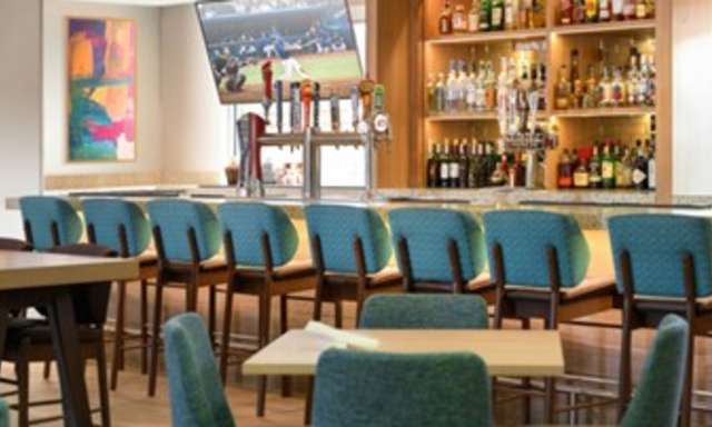 Diamonds Sports Bar & Grill Happy Hour!
