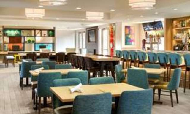 Diamonds Sports Bar & Grill Happy Hour!