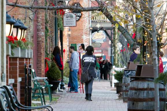 Main Street In St Charles Historic District Shopping