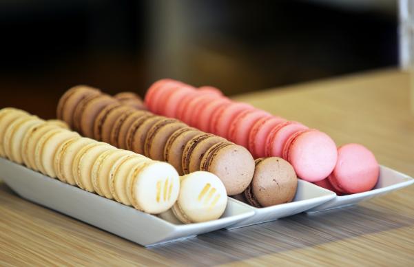 Tray of vanilla, chocolate, and strawberry macarons at The Sweet Boutique Bakery.
