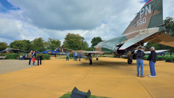 Military aircraft on display in Bowling Green, Ky.