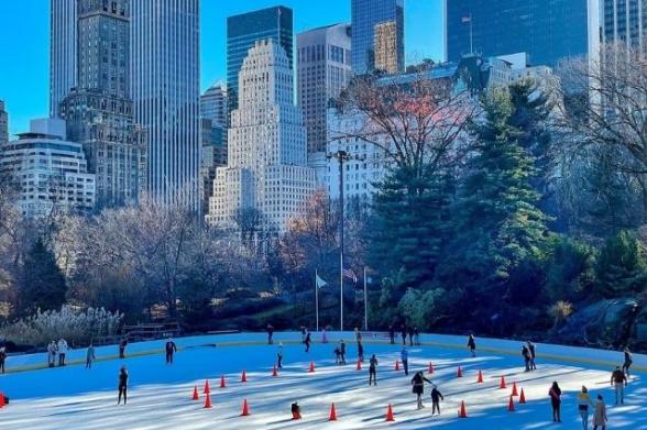 Ice Skating in Central Park 2023