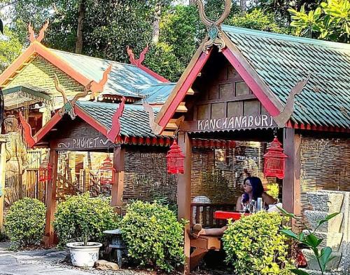 Indochine Restaurant outdoor garden seating