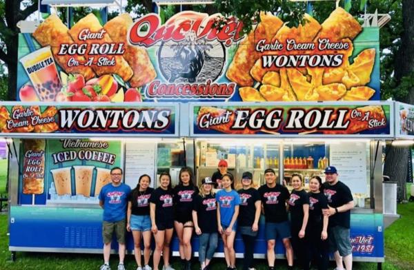 Egg roll food vendor with employees