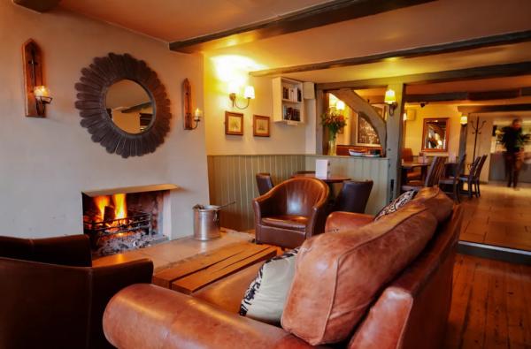 Fox & Hounds, Funtington