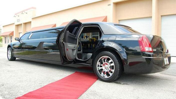 LIMOUSINE(リムジン)　 アコギ　豪華・激鳴り・サスティーン効いてます chrysler-limo-red-