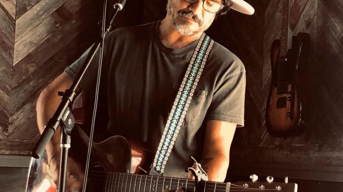 Erik Flores