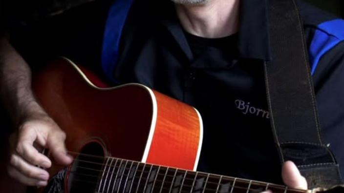 Live Music with Spoonboy Slim