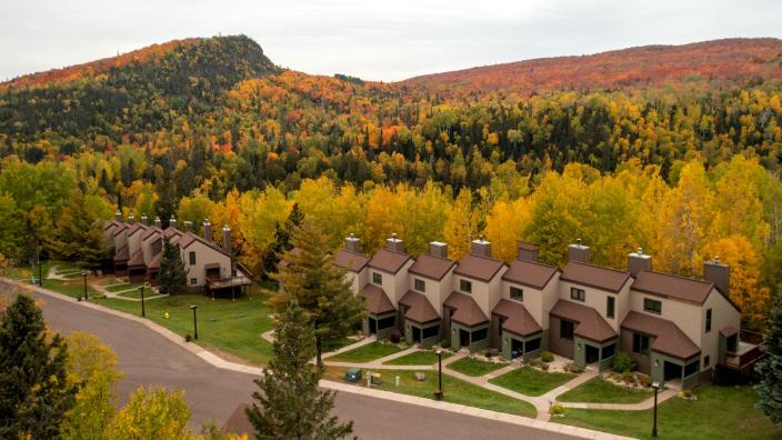 Caribou_Highlands_fall_5473A58