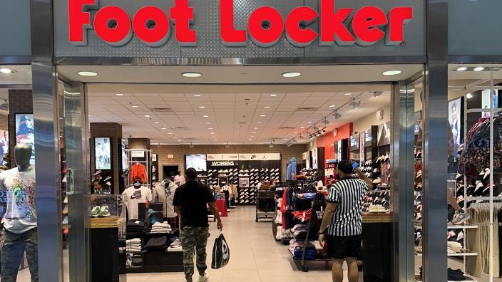 oak court mall foot locker