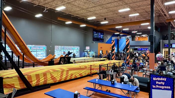 スカイビーンズ Beaverton Freestyle Jump | Sky Zone Trampoline Park