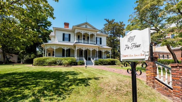EA-Poe-House-EXTERIOR-