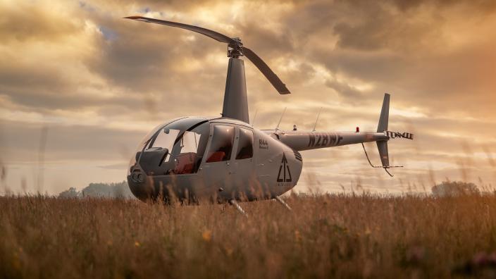 その他 Heli with camera Flexjet's Sikorsky S-76: Redefining Luxury Helicopter Travel