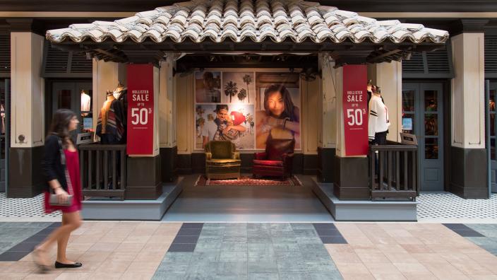 Hollister mall hours clearance