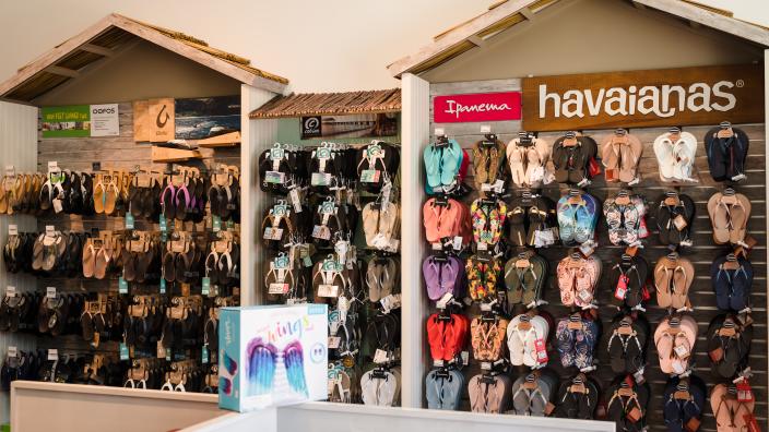 LUGGAGE FLIP FLOP ZONE